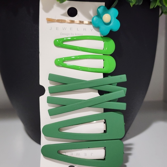 NWT Set of 7 Solid Color Hair Clips - Picture 2 of 12